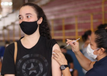Cientista da Fiocruz diz que Manaus tem cerca de 1,3 milhão de pessoas não vacinadas ou esquema incompleto