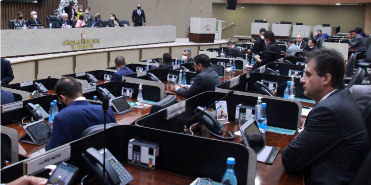 Vereador cobra que prefeito de Manaus envie projeto para revogar aumento de 40% do IPTU de imóveis comerciais