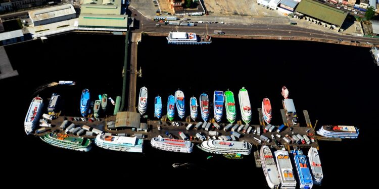 Em Manaus, Rio Negro já está 3,2 metros acima da cota registrada no final de novembro de 2020