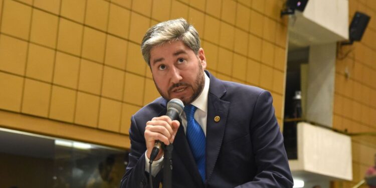 Cidadania expulsa deputado Fernando Cury por importunação sexual