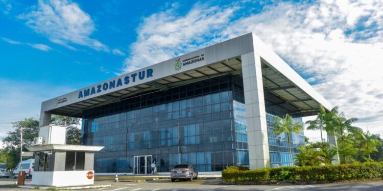 Amazonastur dispensa 15 licitações em contratos que somam quase R$ 16 milhões