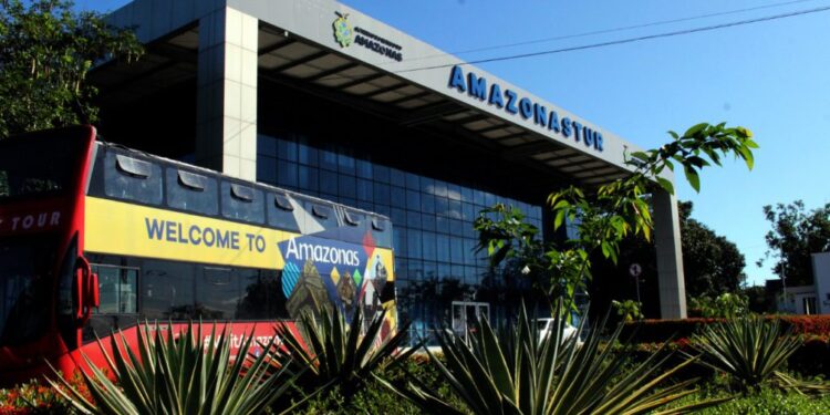 Amazonastur dispensa 15 licitações em contratos que somam quase R$ 16 milhões