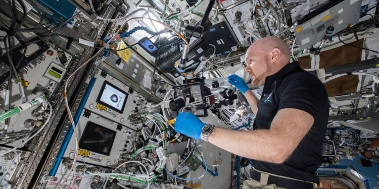 Nasa faz encontro para lançamento de pesquisas na estação espacial