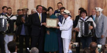 Presidente Bolsonaro participa de cerimônia de reconhecimento do forró