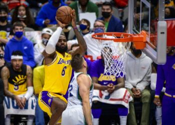 Lakers batem Mavericks na prorrogação com cesta de novato no fim; Jazz vence Clippers