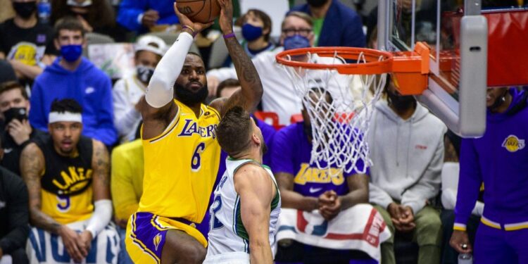 Lakers batem Mavericks na prorrogação com cesta de novato no fim; Jazz vence Clippers