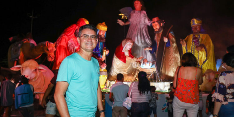 Após promover aglomerações, prefeito cancela queima de fogos do Réveillon