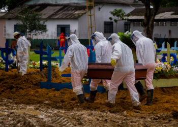Cientista diz que governador precisa decretar novas restrições para conter mortes evitáveis