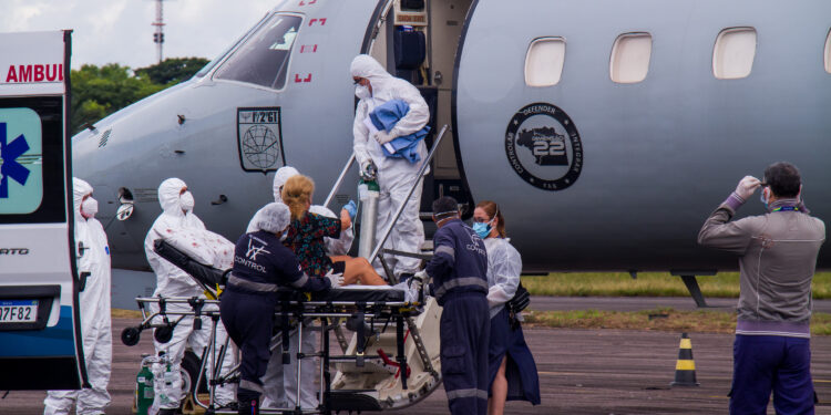 Grandes eventos incentivados pelo governo corroboraram para explosão de casos de Covid, aponta cientista