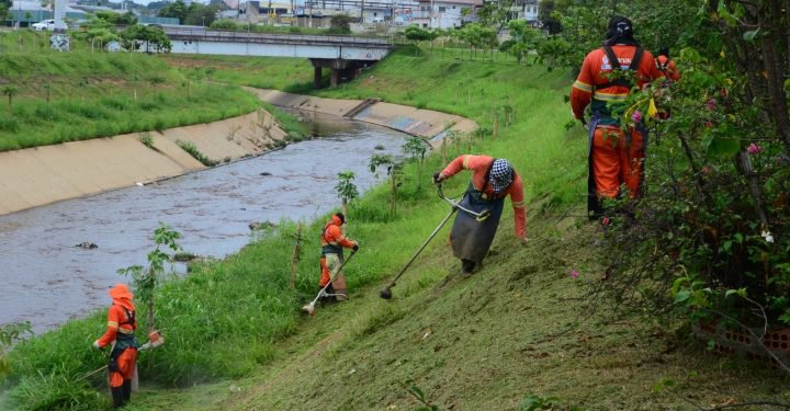 Semulsp dispensa licitação no valor de R$ 39,2 milhões e contrata empresa para limpar vias de Manaus