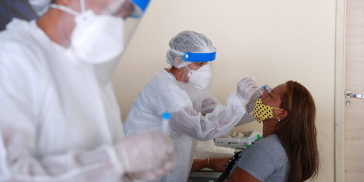 Especialistas alertam para uso contínuo das medidas de combate à Covid-19 e Influenza