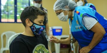 Chegou a vez de vacinar os ‘curumins’ de 6 a 11 anos em Manaus