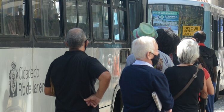 Inflação fecha 2021 em 10,06%, maior alta em seis anos