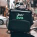Uber Eats deixará de entregar comidas de restaurantes no Brasil