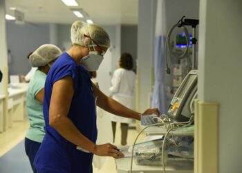 Em 24 horas, Amazonas registra aproximadamente 5 mil novos casos por Covid e 2 mortes