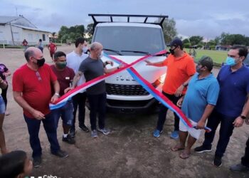 Deputado estadual ‘inaugura’ caminhão em comunidade ribeirinha do Amazonas