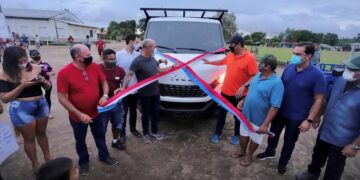 Deputado estadual ‘inaugura’ caminhão em comunidade ribeirinha do Amazonas