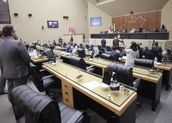 Vacina: Petista e bolsonarista se enfrentam na ALE-AM