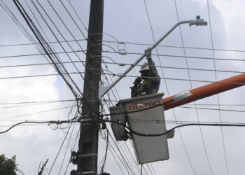 Parlamentar cobra explicações da Amazonas Energia sobre a aplicação do recurso da taxa de iluminação pública