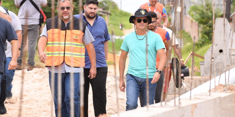 Ex-vereador Hissa surge com David Almeida na Semulsp e ‘fiscaliza’ obras