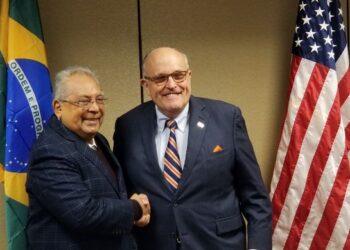 Ex-governador diz que foguetório de facção criminosa comemorou a falência do Estado