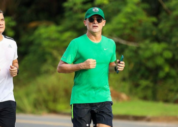 Veja diz que prefeito David Almeida vai disputar maratonas em Paris e Barcelona