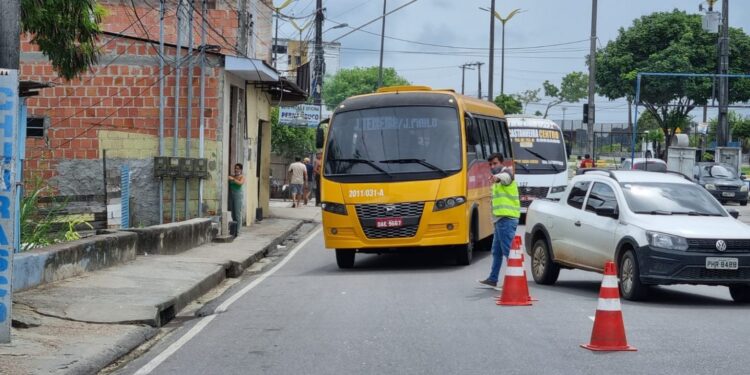 Cinco veículos são apreendidos durante fiscalização na zona Leste de Manaus