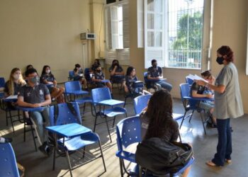 FVS lança protocolo para conter covid nas escolas e cientista alerta que não há segurança sanitária no AM