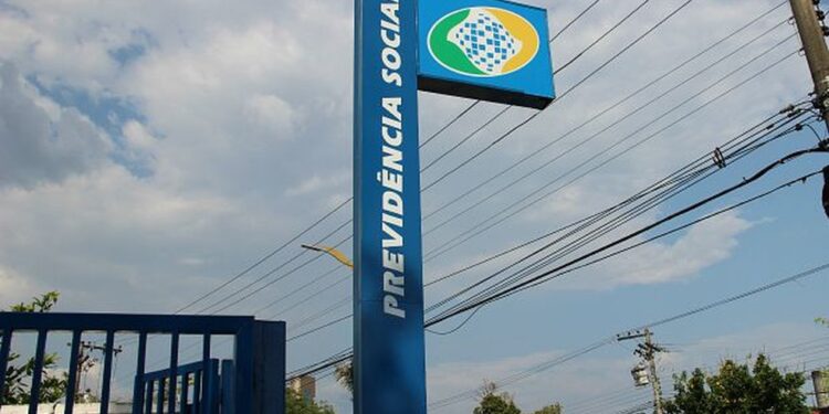 INSS começa a pagar com reajuste quem ganha mais de um salário mínimo