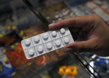 Governo Wilson Lima é obrigado a regularizar estoque de medicamentos, determina Justiça Federal