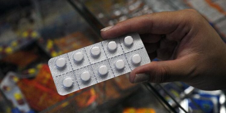 Governo Wilson Lima é obrigado a regularizar estoque de medicamentos, determina Justiça Federal