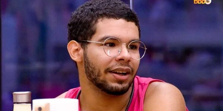 BBB 22: Vyni se assumiu gay para a família um dia antes do pré-confinamento