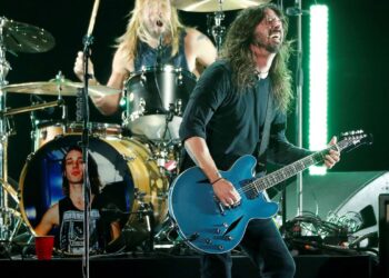 Baterista do Foo Fighters, Taylor Hawkins, morre em turnê, na Colômbia