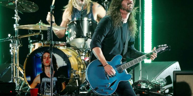 Baterista do Foo Fighters, Taylor Hawkins, morre em turnê, na Colômbia