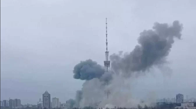 Ataque russo a torre de televisão em Kiev, na Ucrânia, deixa ao menos cinco mortos, diz CNN