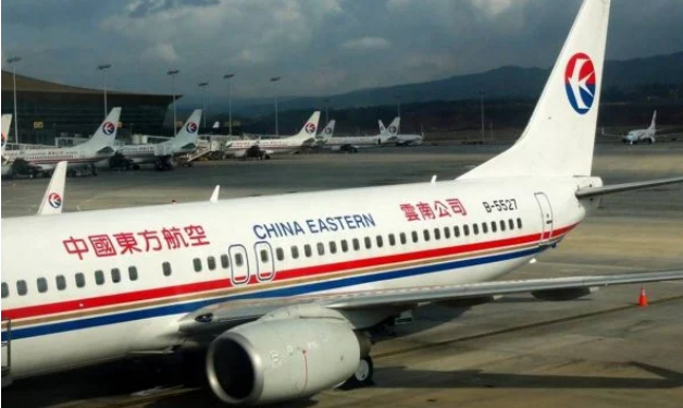 Avião com 132 pessoas a bordo cai no Sul da China