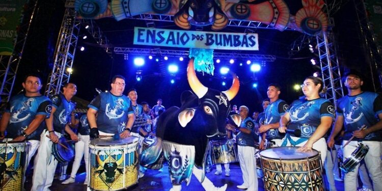 Caprichoso e Garantido abrem temporada de ensaios em Manaus