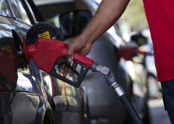 Prepare o bolso: Petrobras eleva preço da gasolina em 18% e do diesel, em 25%