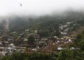 Equipes de resgate buscam quatro desaparecidos em Petrópolis