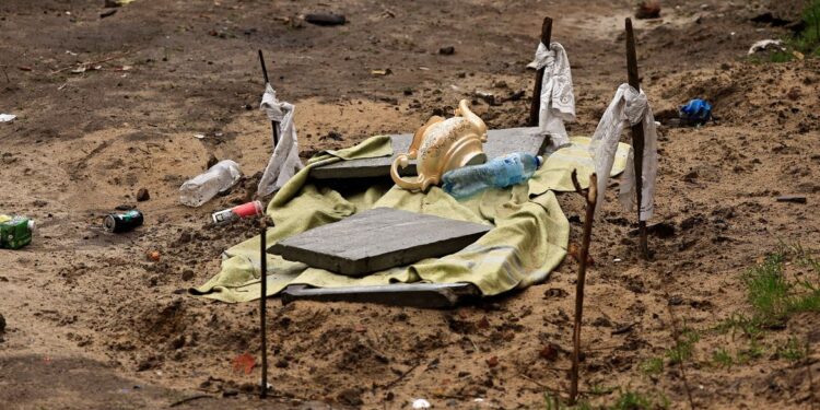 Ucrânia diz que 410 corpos foram encontrados perto de Kiev