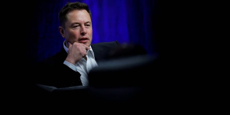 Homem mais rico do mundo compra o Twitter por US$ 44 bilhões