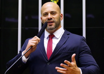 STF condena Daniel Silveira à perda do mandato e a 8 anos e 9 meses de prisão