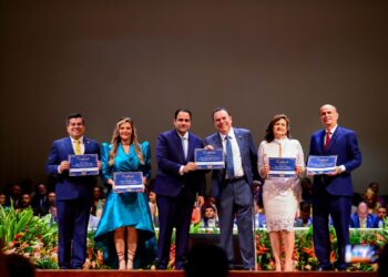 Membros da nova diretoria da OAB-AM tomam posse