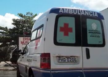 Ambulância da Secretaria de Saúde continua servindo como condução particular em Manaus