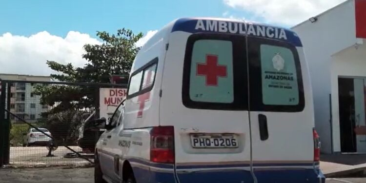 Ambulância da Secretaria de Saúde continua servindo como condução particular em Manaus