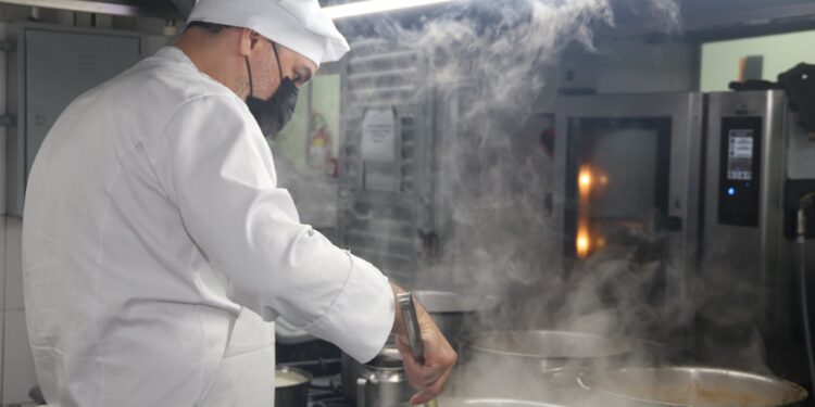 Senac AM está com inscrições abertas para curso de cozinheiro  