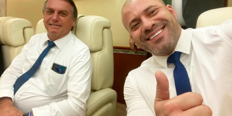 Presidente Bolsonaro concede benefício da graça a Daniel Silveira, condenado pelo STF