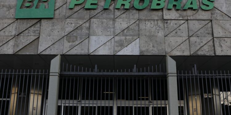 Petrobras Jovem Aprendiz tem 734 vagas; confira as oportunidades para Manaus