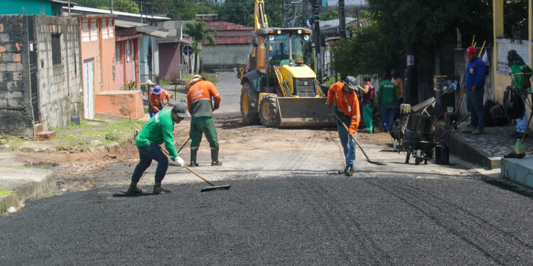 Deputado cobra relação nominal das ruas contempladas pelo programa Asfalta Manaus