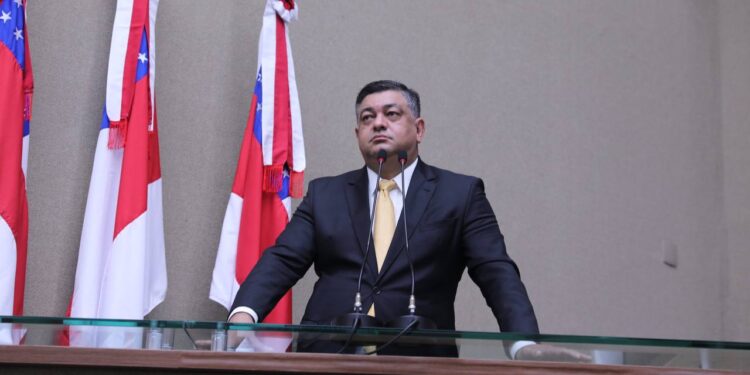 Deputado Dermilson Chagas denuncia as péssimas condições da rodovia AM-010